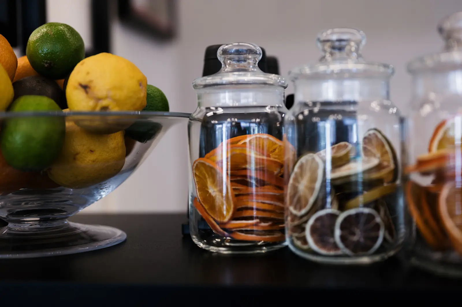 Cocktail signature con agrumi e garnish fresca