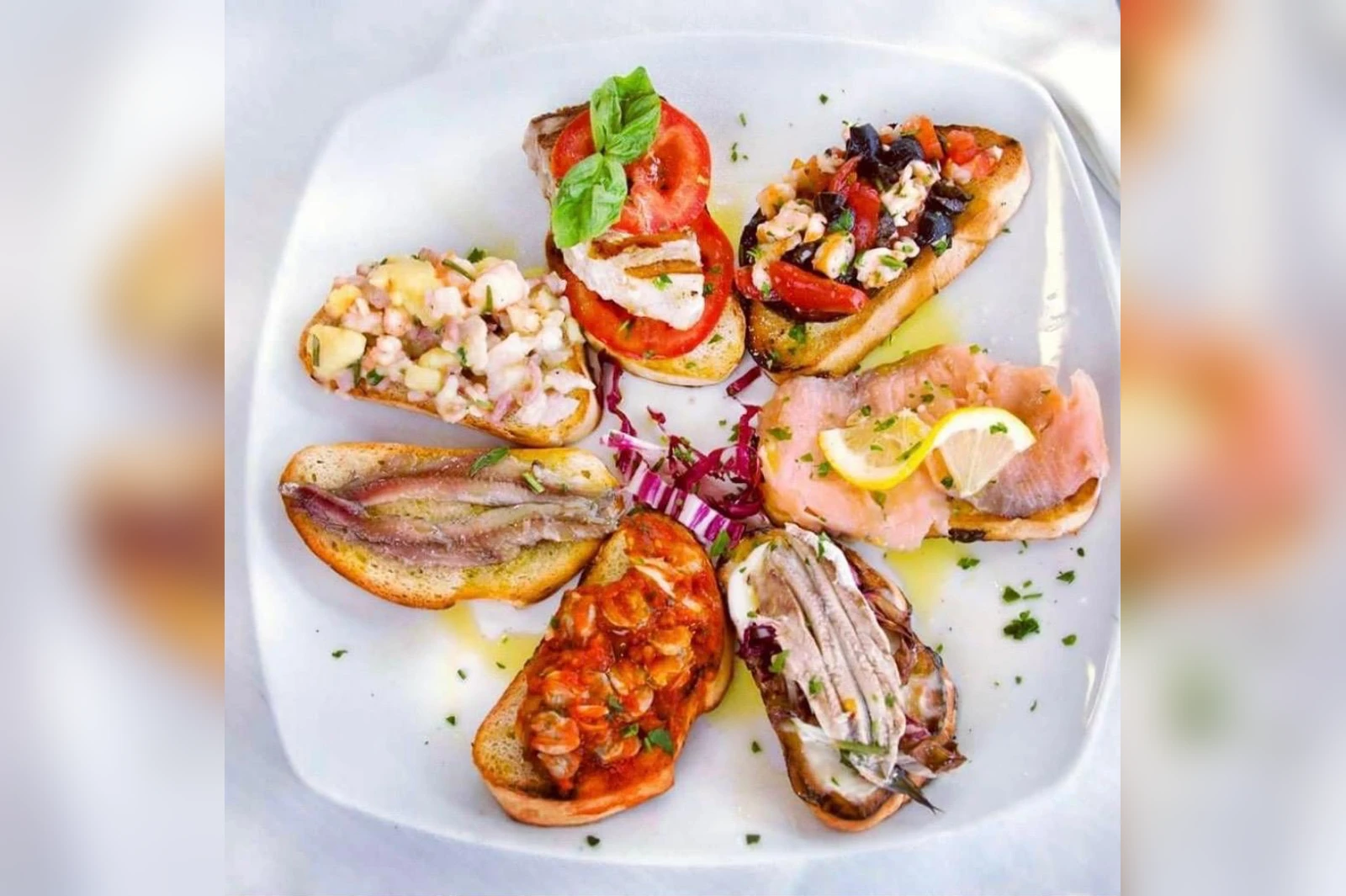 Bruschette gourmet con ingredienti selezionati